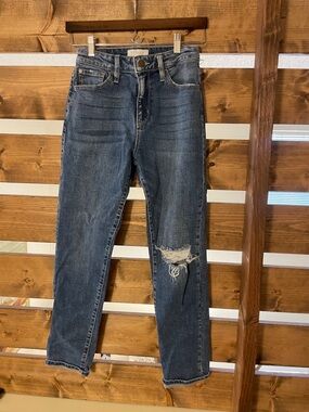 Pink Lily Rhonda mom jean Straight-Leg Women's Jeans in Distressed Medium Blue